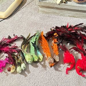SoldVibrant Feather Decor Set